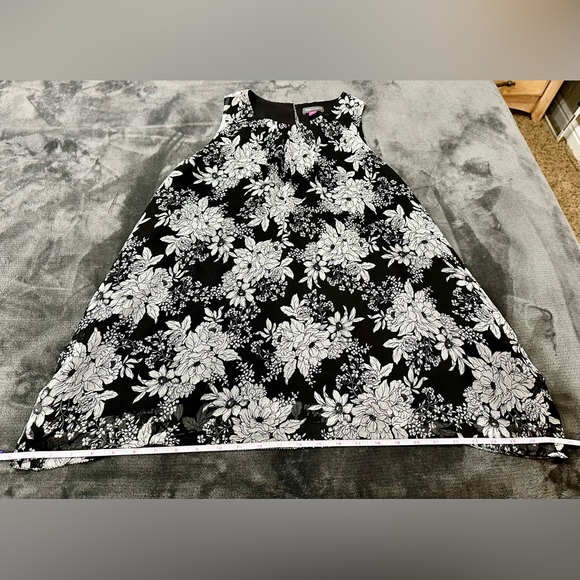 Vince Camuto sleeveless blouse - Picture 4 of 6